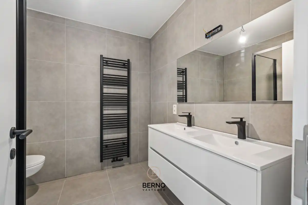 Prachtige (ver)nieuwbouw met autostaanplaats vlakbij de 'Heide' foto 13