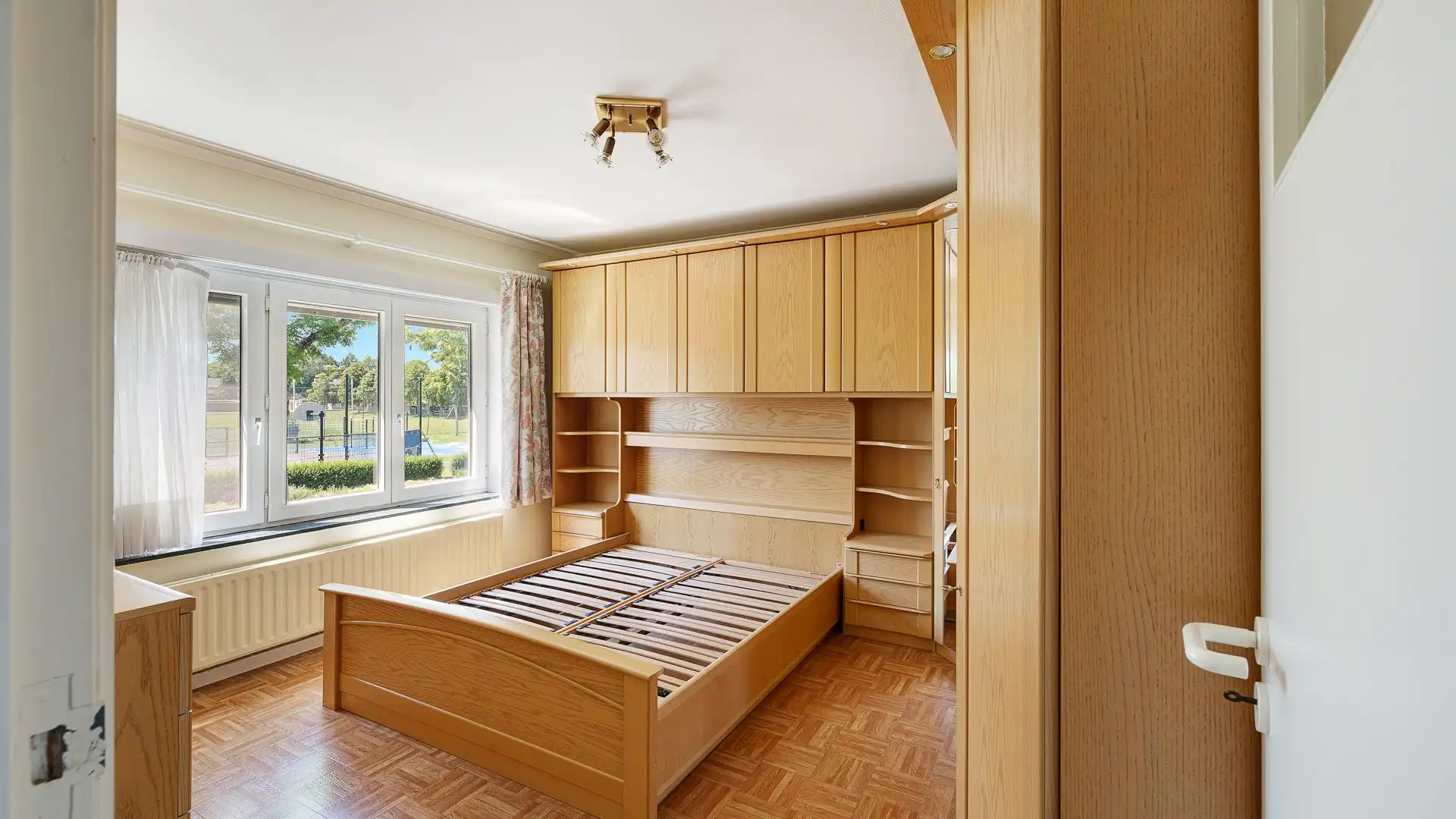 Uitstekend gelegen woning met mooie tuin te Brugge foto 17