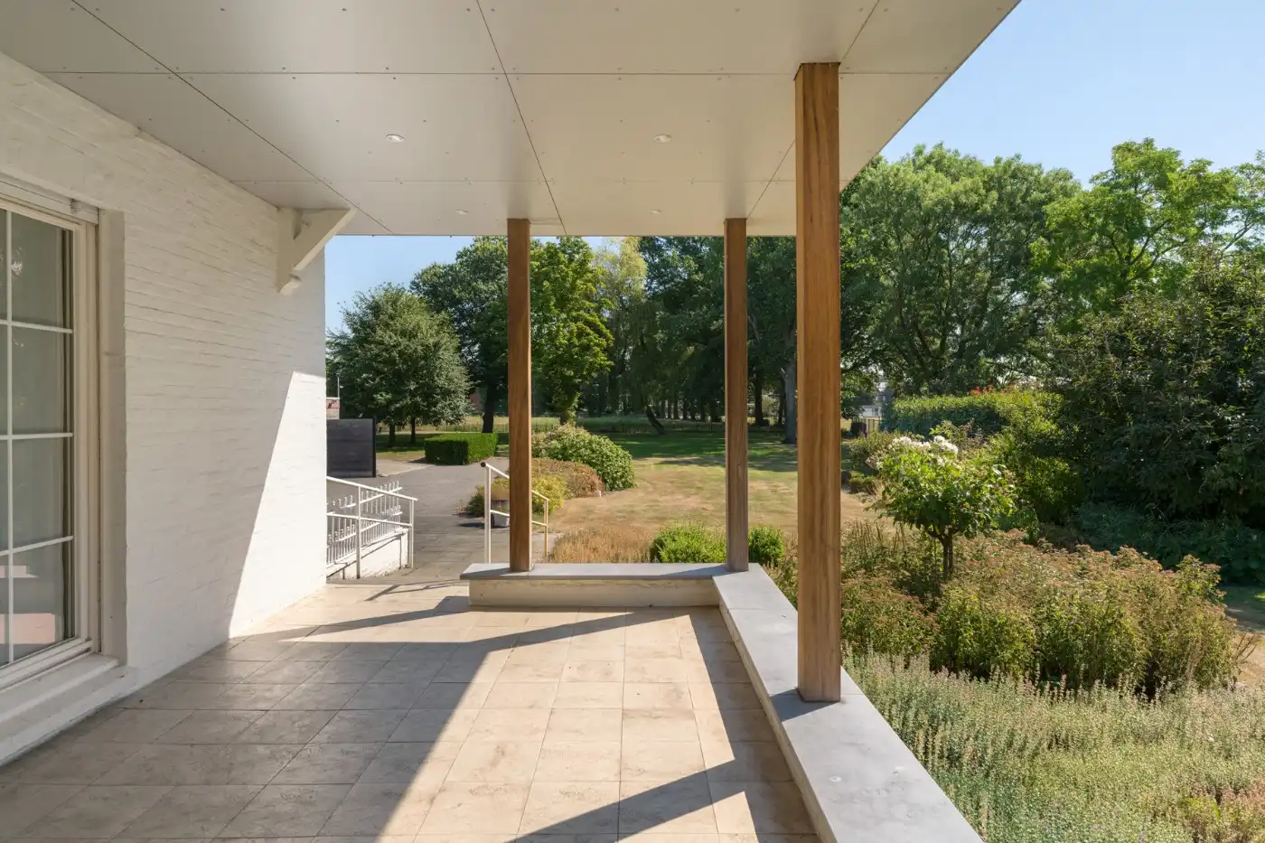 Vrijstaande laagbouwwoning met 3 slpk., garage en prachtige tuin foto 23