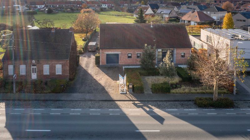 Roeselare-Stadsrand. RUIME VILLA MET EXTRA POTENTIEEL op 1150m2 gelegen aan uitstekende invalsweg, 3-4 slaapkamers. Garage. En prachtige diepe Zuid-Westelijke tuin. foto 5