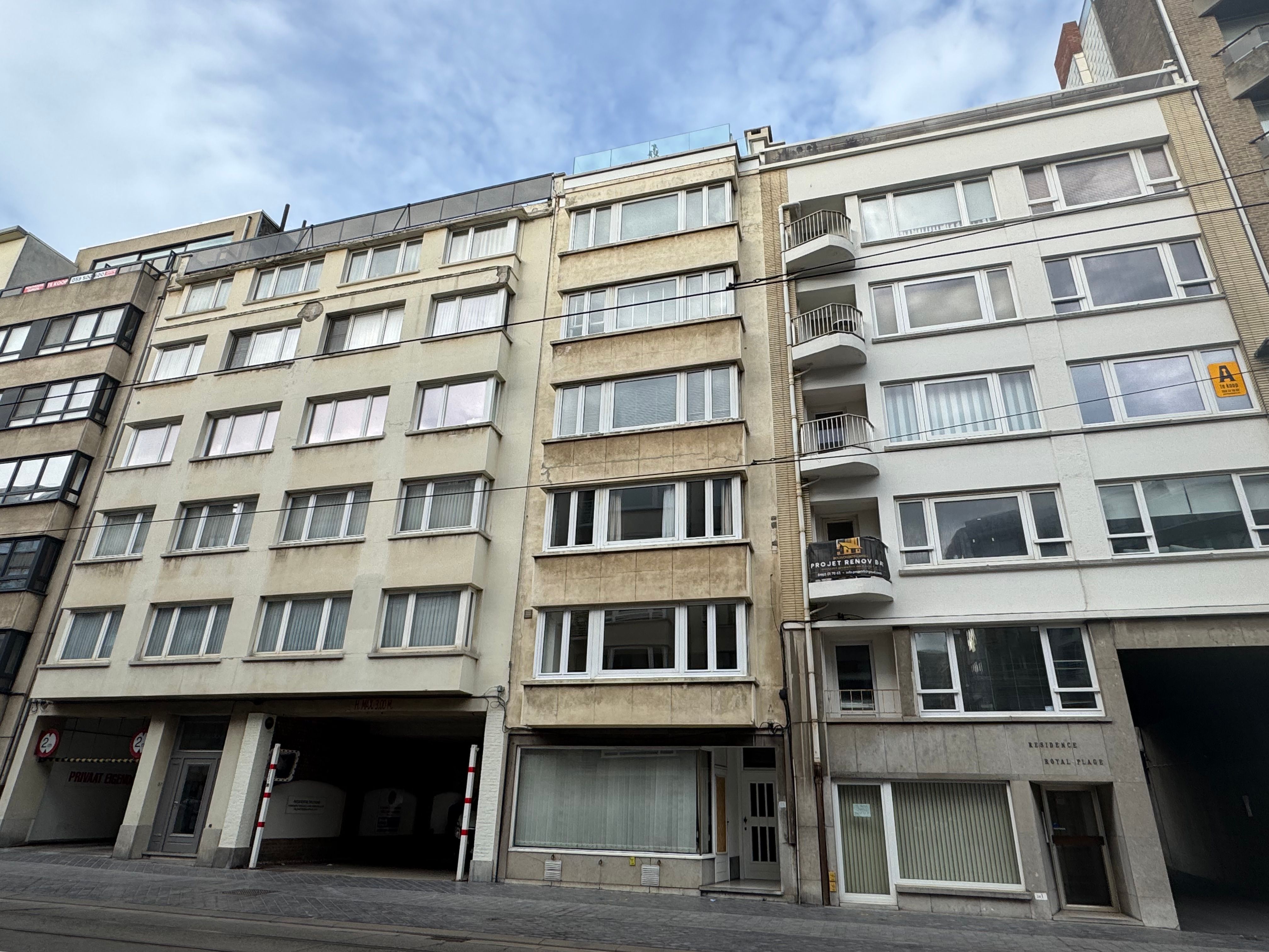 Stijlvol gerenoveerd appartement met 2 slaapkamers en terras foto 17