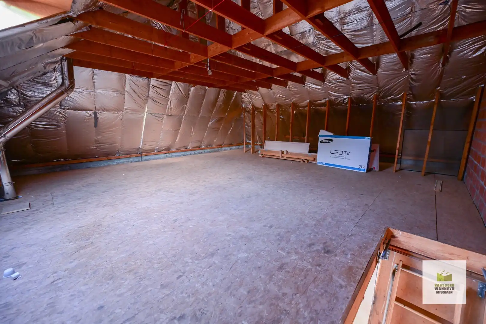 Centraal gelegen woning met 2 slaapkamers, tuin en garage foto 13