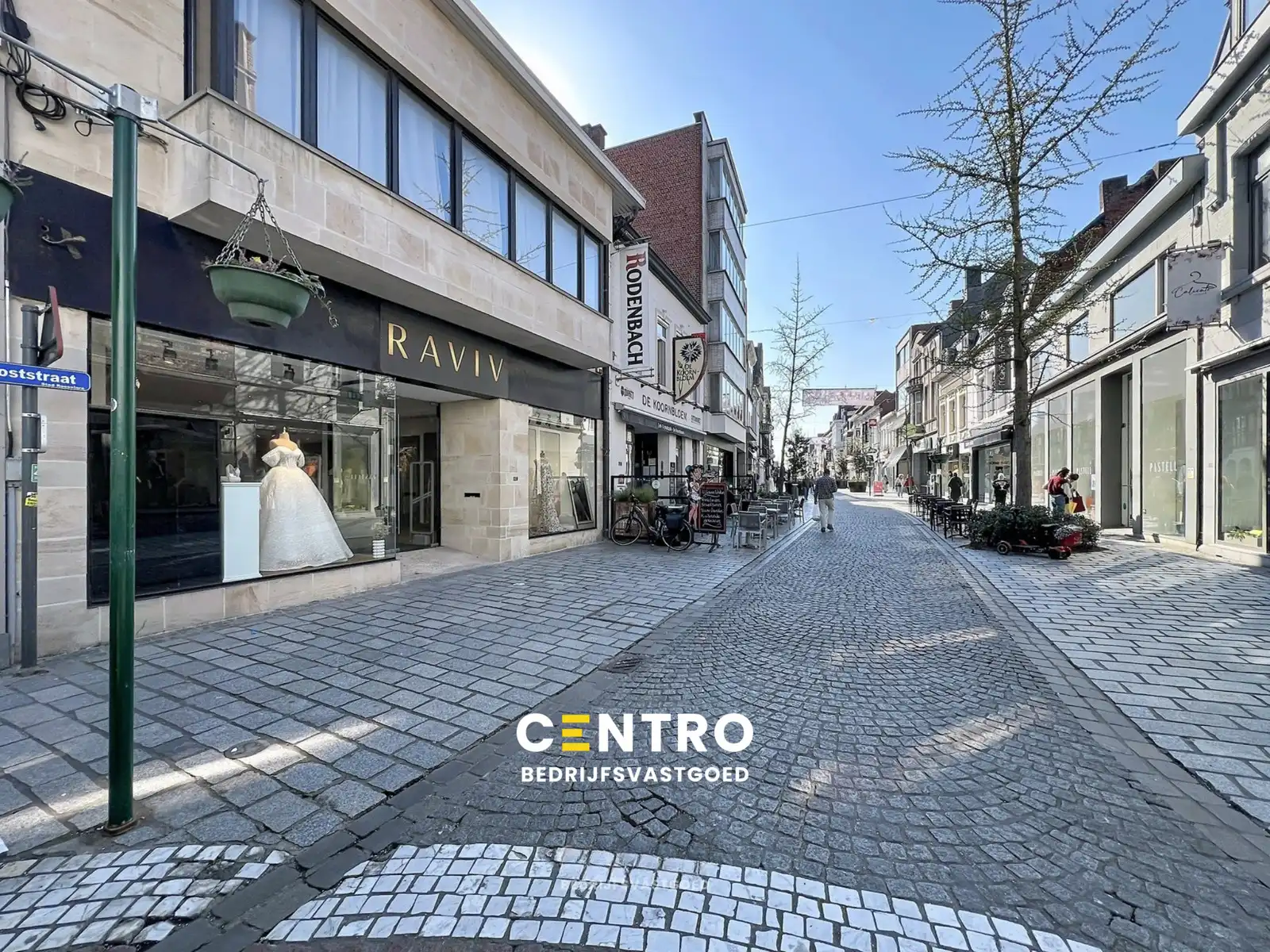 Handelspand met uitstraling (420 m² winkelruimte + extra stockruimte) te huur op topligging in OOSTSTRAAT, Roeselare. foto {{pictureIndex}}
