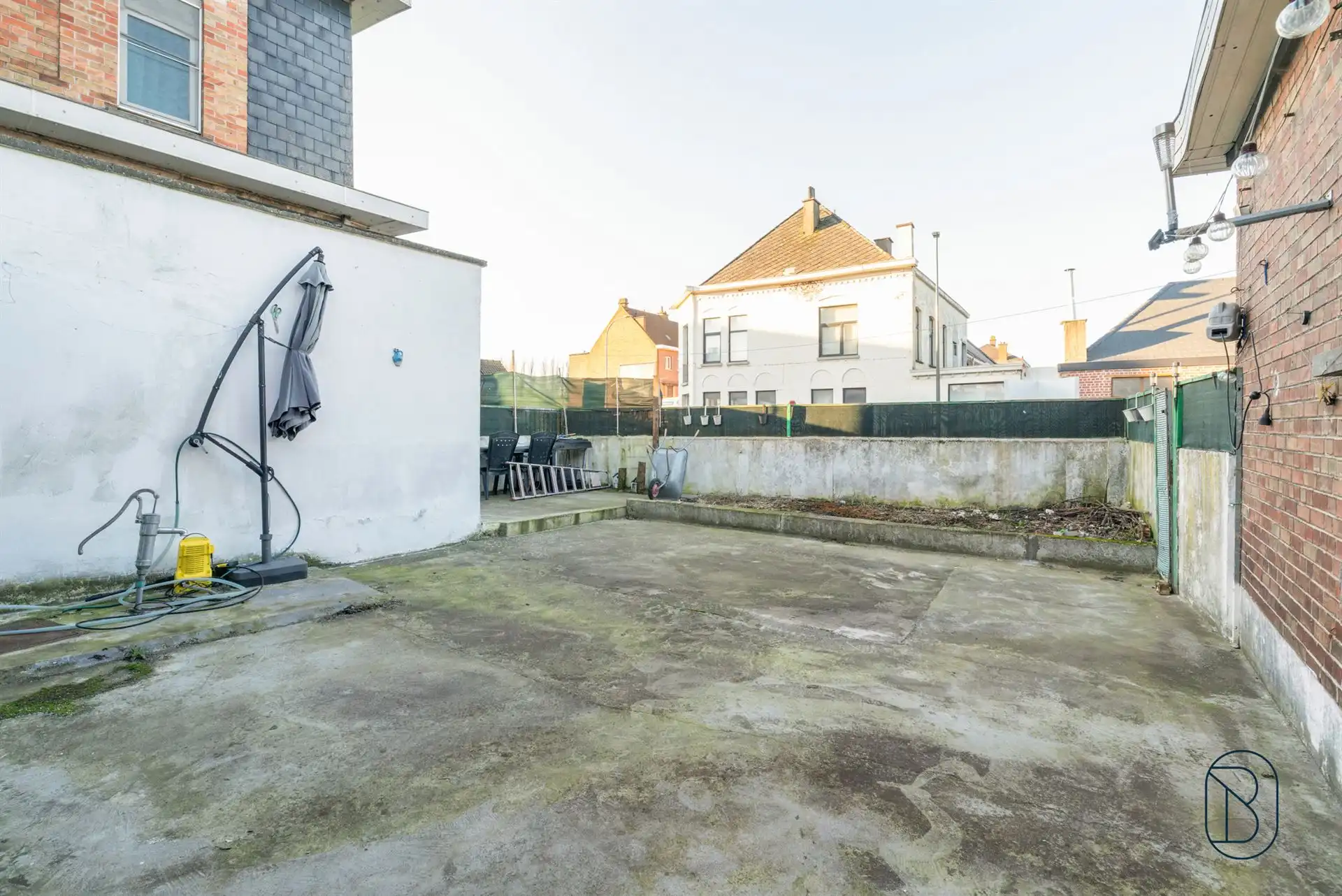Instapklare woning met 5 slaapkamers en grote garage foto 7