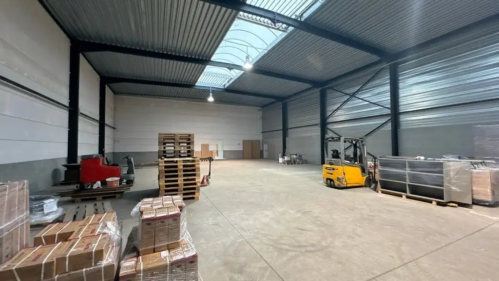 Loods met laadkade en kantoor te huur in Mechelen-Noord I foto 5