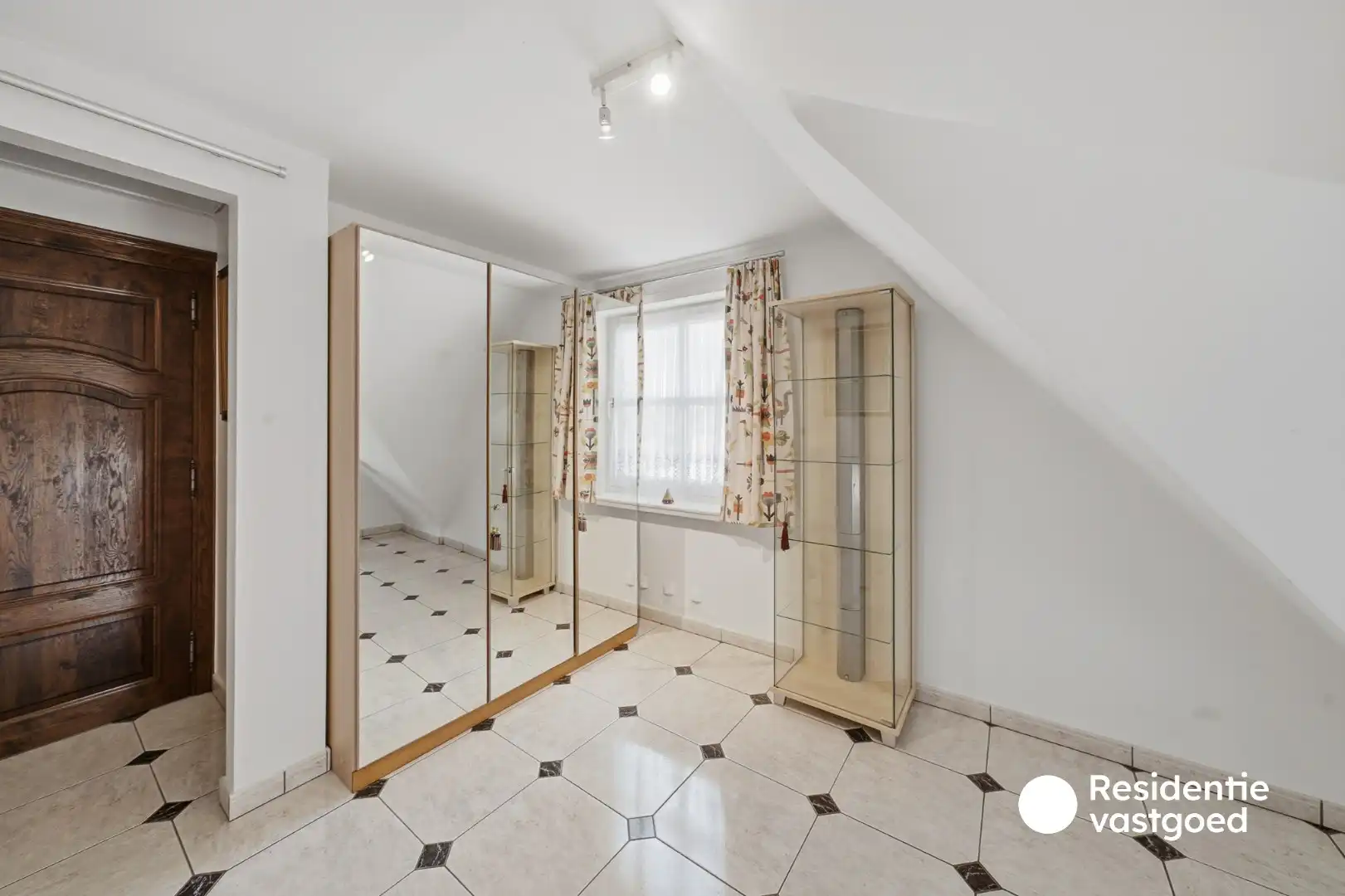 Ruime open bebouwing met 3 slaapkamers en prachtige veranda in Oudenburg foto 21