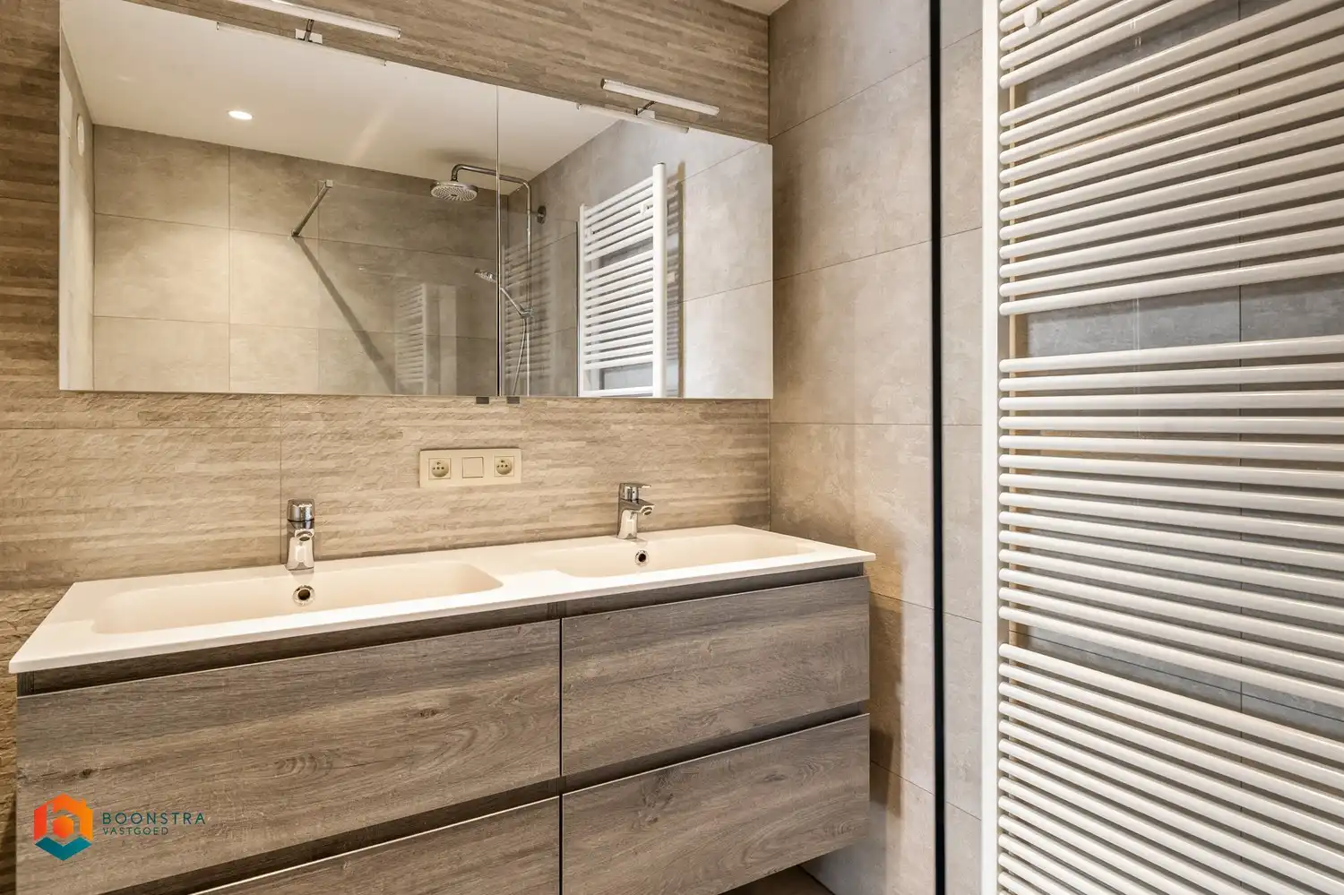 Instapklare woning met 3 slpkrs met gezellig terras en tuin foto 10