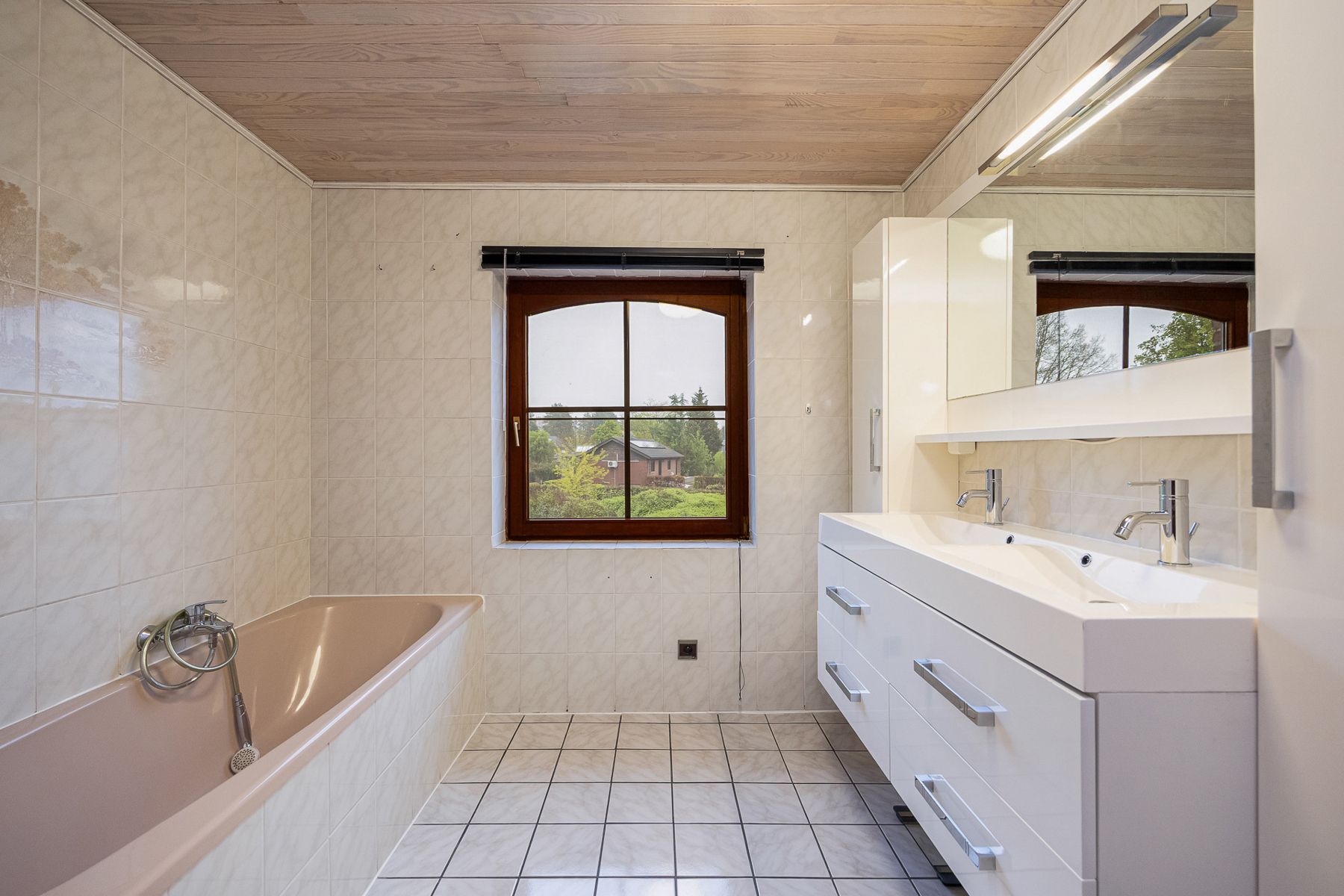 Woning met 2 slaapkamers en garage op 557 m2 grond foto 28