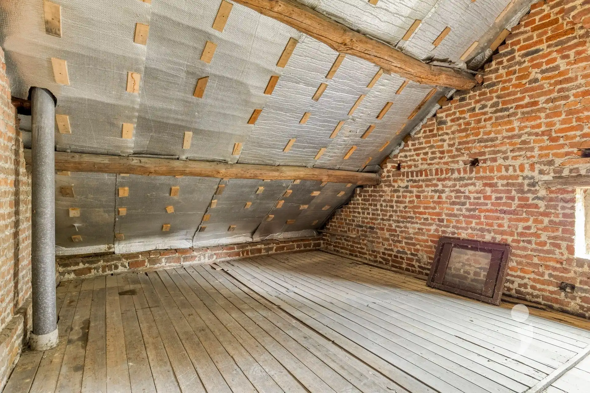 Ruime te renoveren woning met vergezicht foto 20