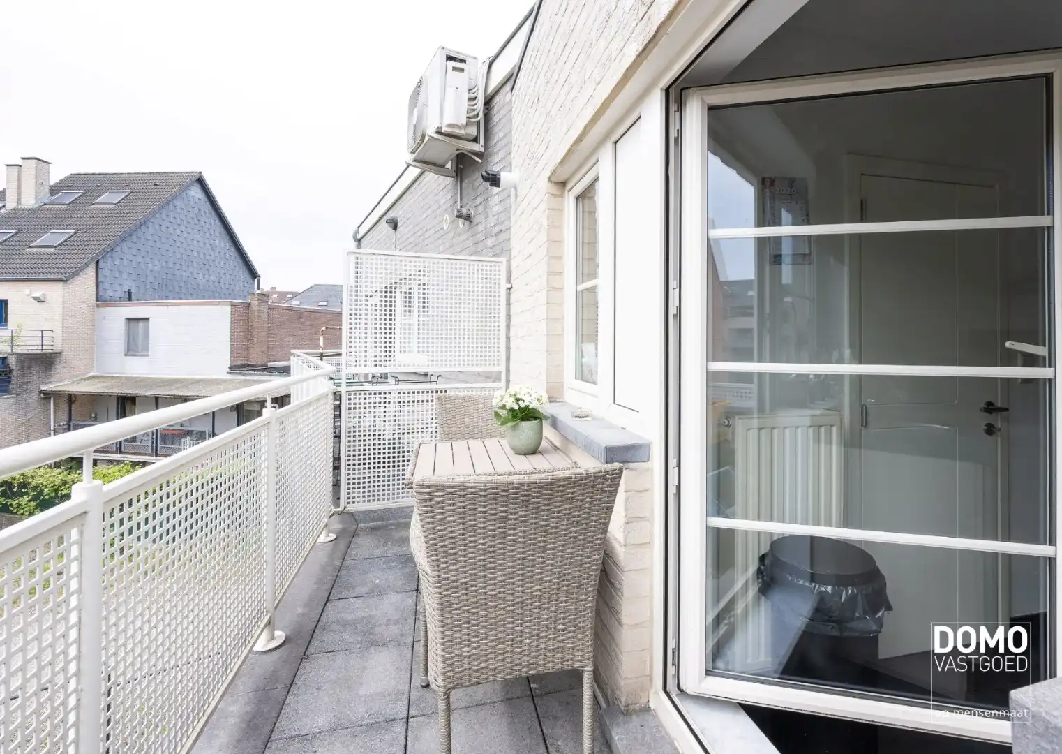 MODERN DUPLEXAPPARTEMENT MET TERRAS EN AUTOSTANDPLAATS IN LANAKEN foto 5