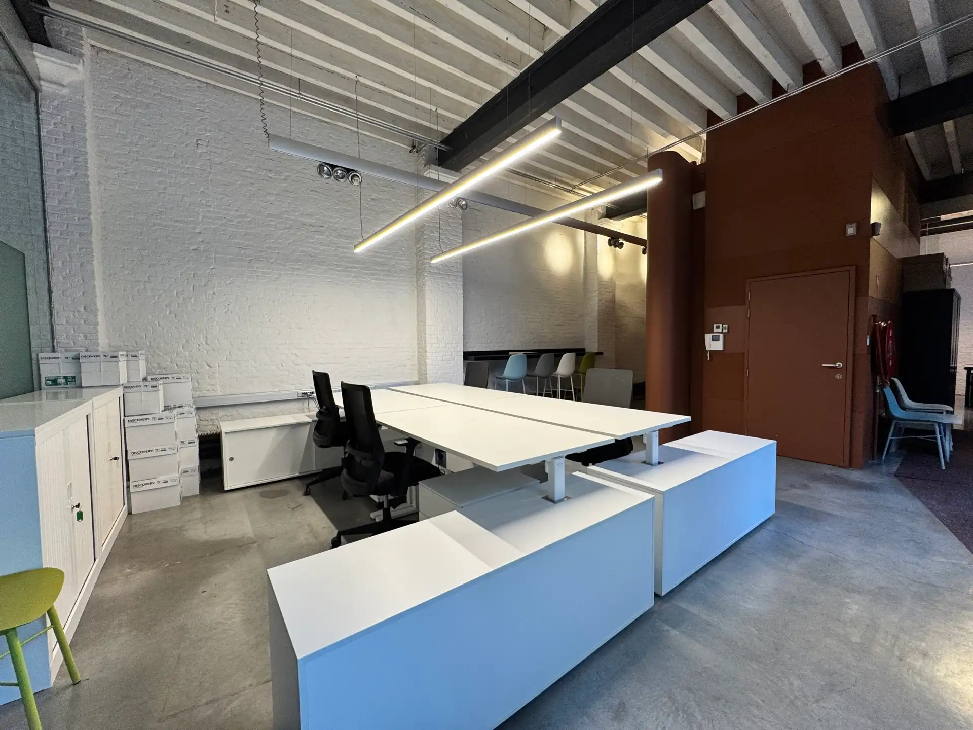 Instapklaar kantoor in loftstijl te huur te Antwerpen! foto 3