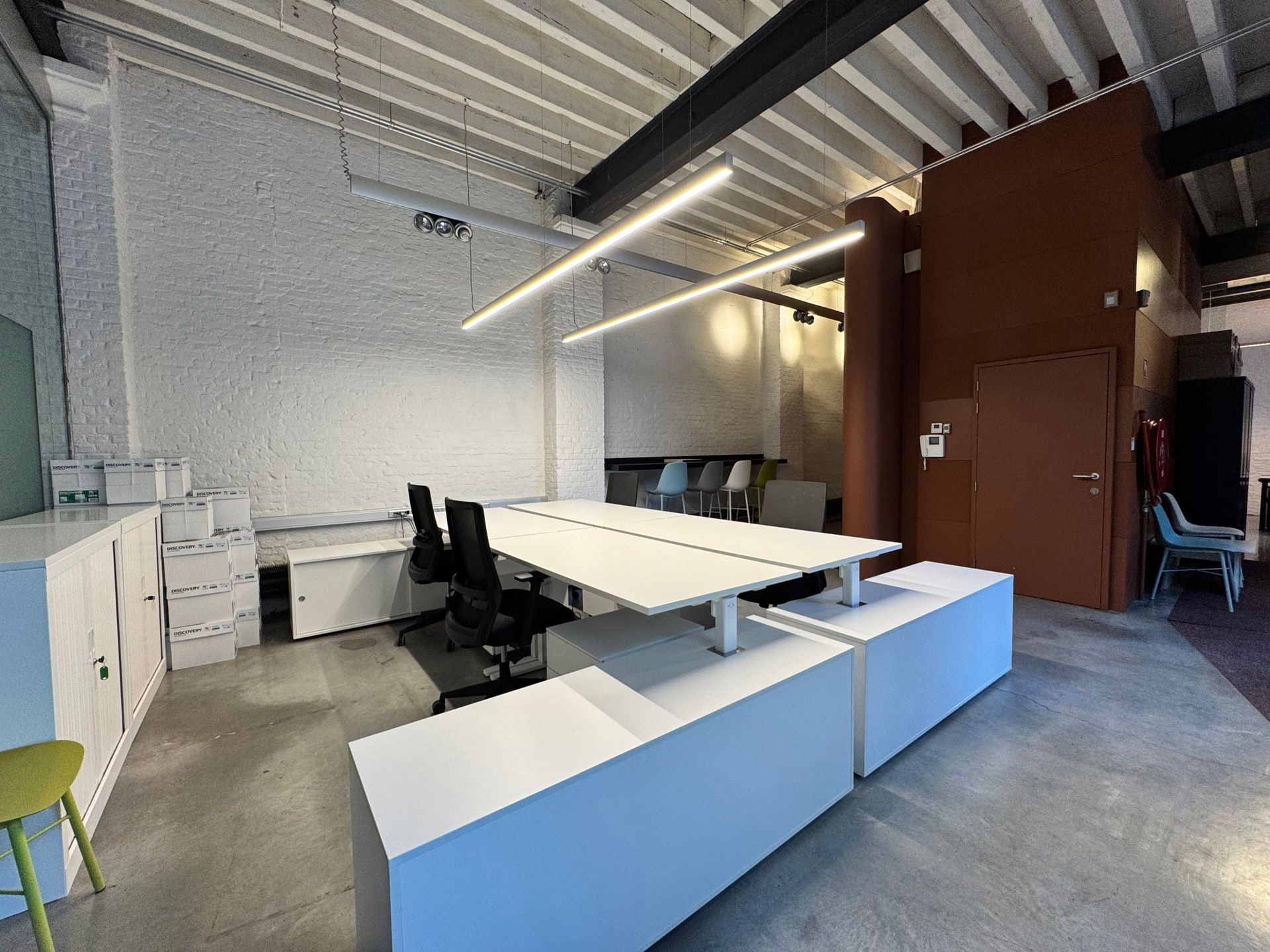 Instapklaar kantoor in loftstijl te huur te Antwerpen! foto 3