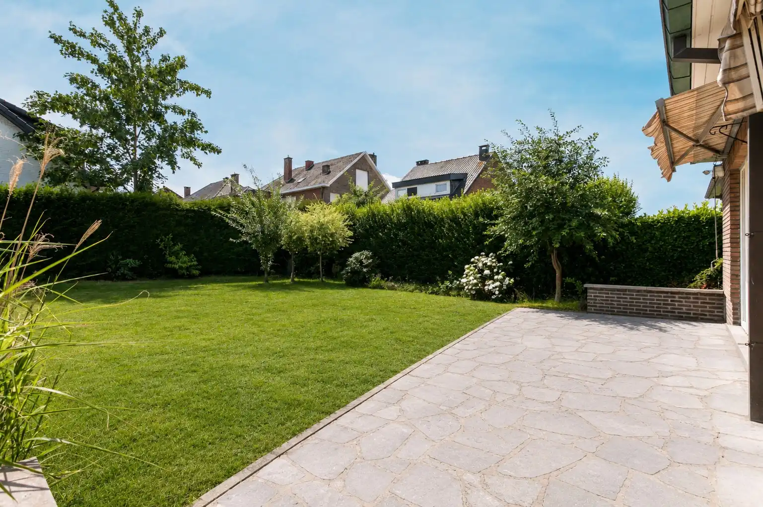 Ruime 4-gevelwoning met 4 slaapkamers, bureau, garage en tuin op 626 m² met bouwpotentieel in Halle foto 4