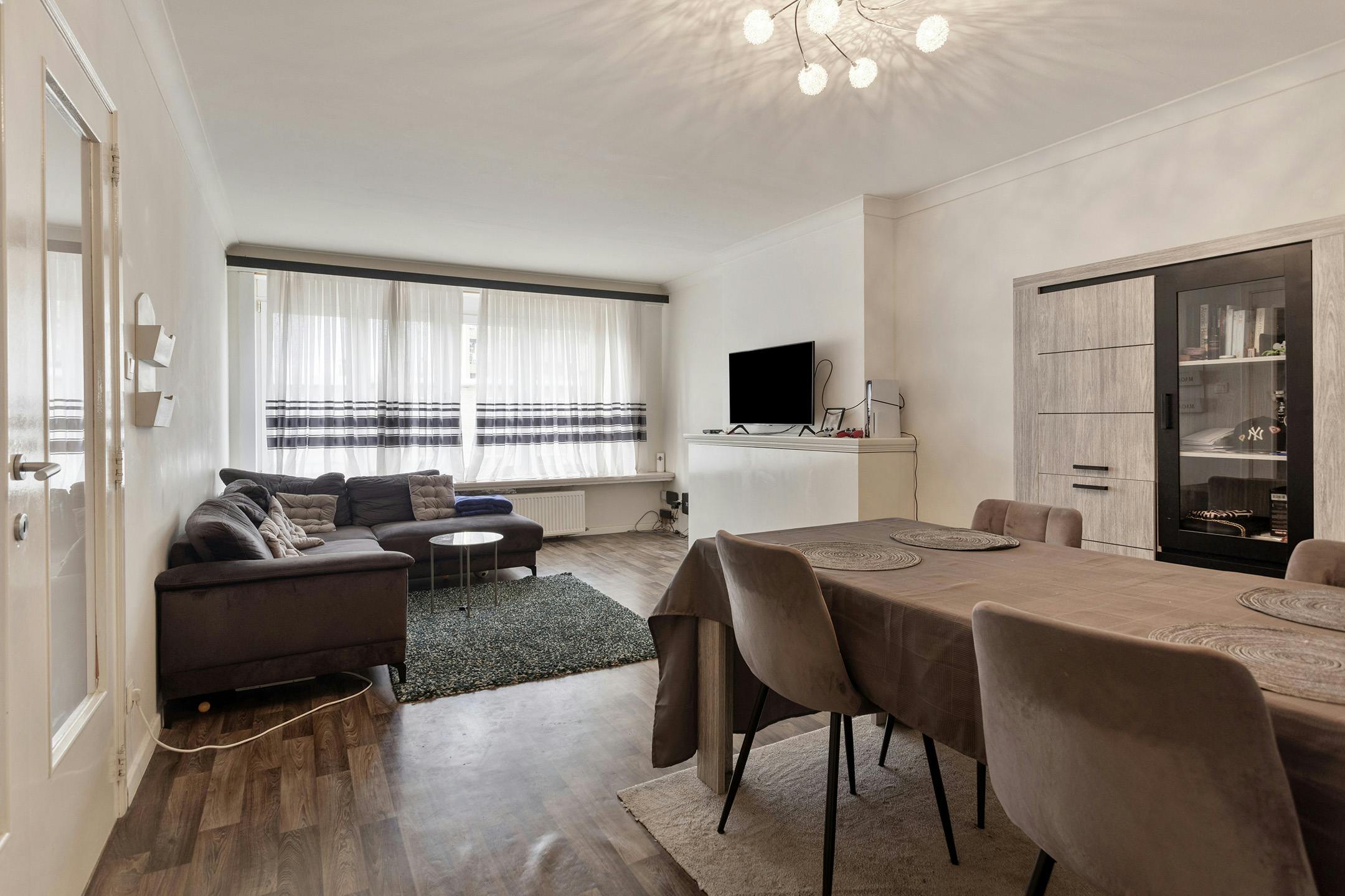 Appartement met 2 slaapkamers en ruim terras te Deurne! foto {{pictureIndex}}