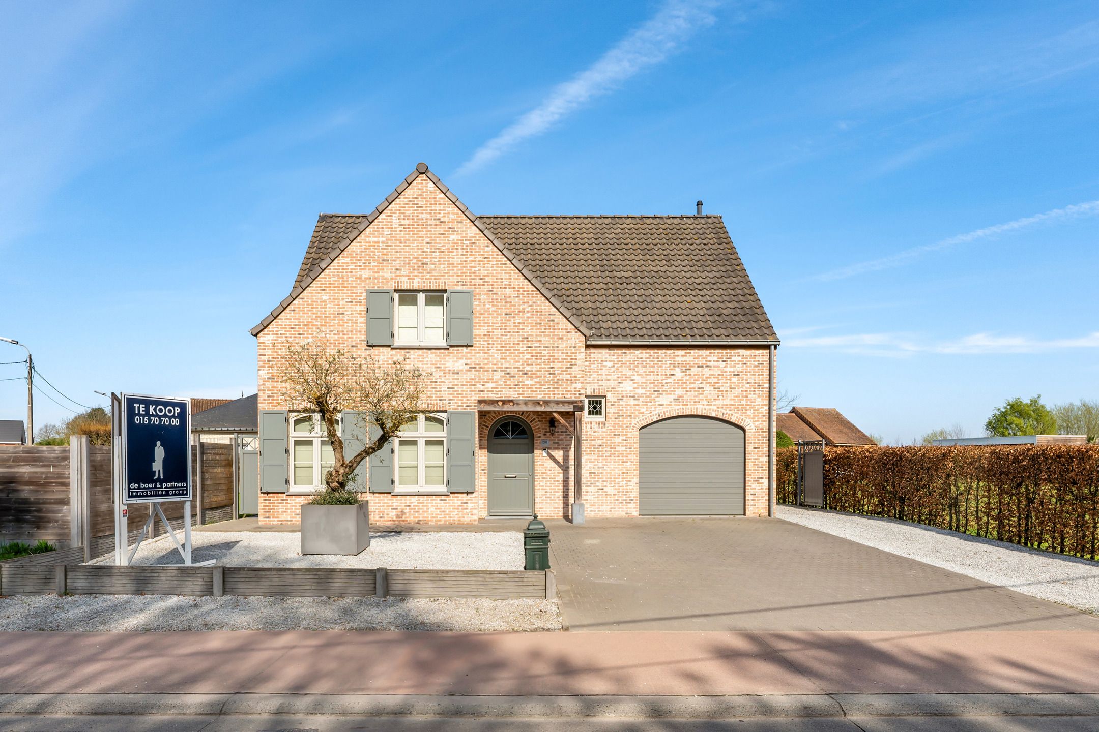 Wonen met het gezin in alle comfort - villa op topligging foto {{pictureIndex}}