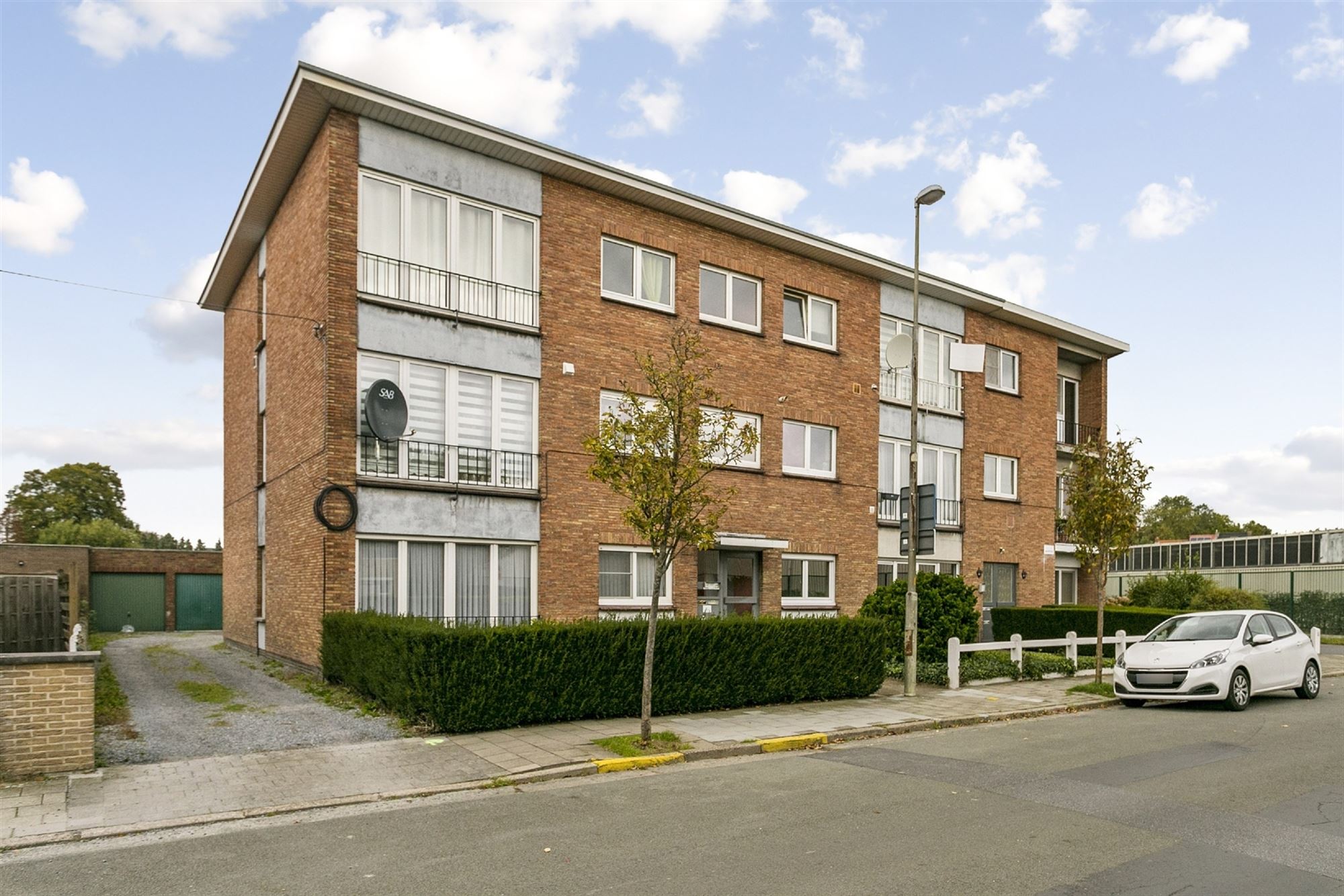 Gelijkvloers appartement met 2 slaapkamers en garage foto 9