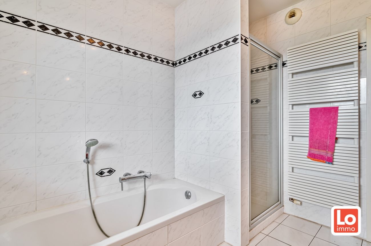 VERKOCHT! Ruim en gezellig appartement met garage in het centrum Lochristi! foto 12