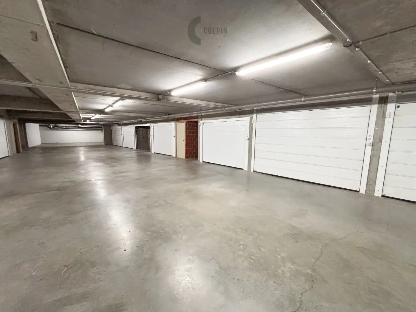 Garagebox in het centrum van Heist foto 4