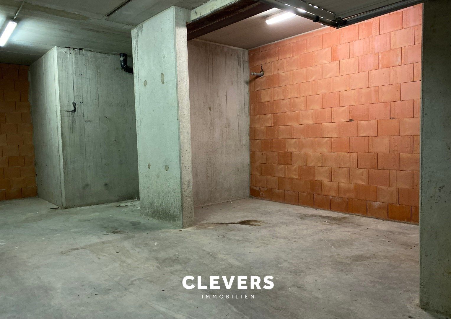 Grote garagebox met voetgangersingang aan Leopoldpark/haven foto 8