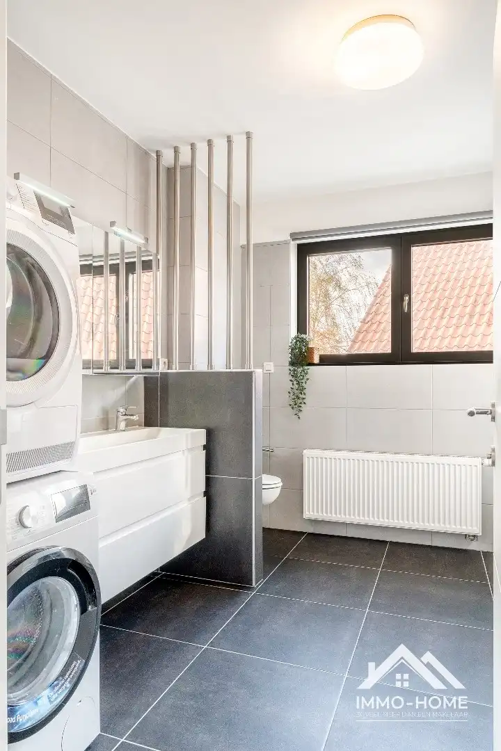 Jonge recente woning met heel veel volume! foto 17