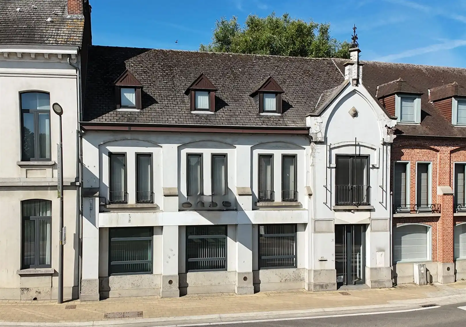 Grote woning in de dorpskern, met tuin en achter-uitweg. 'Must-see'! foto 18