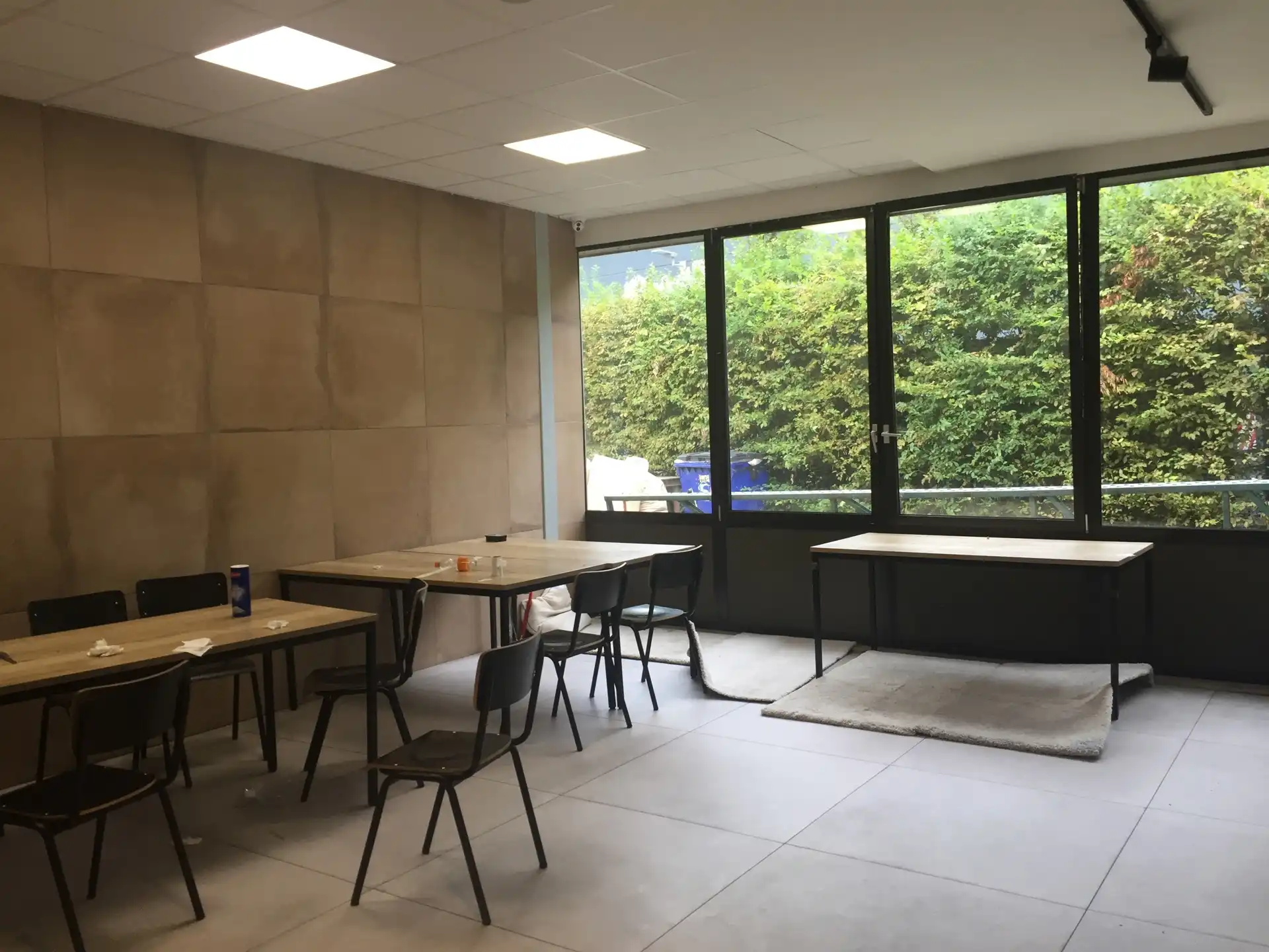 Magazijn met gelijkvloers kantoor foto 2