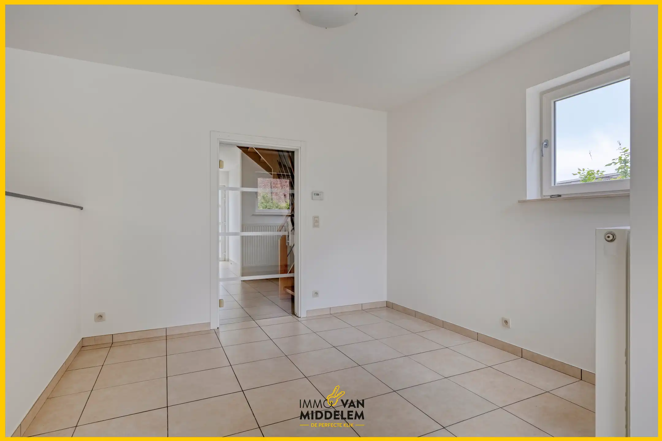 INSTAPKLARE ENERGIEZUINIGE WONING MET 3 SLPK EN GARAGE foto 3