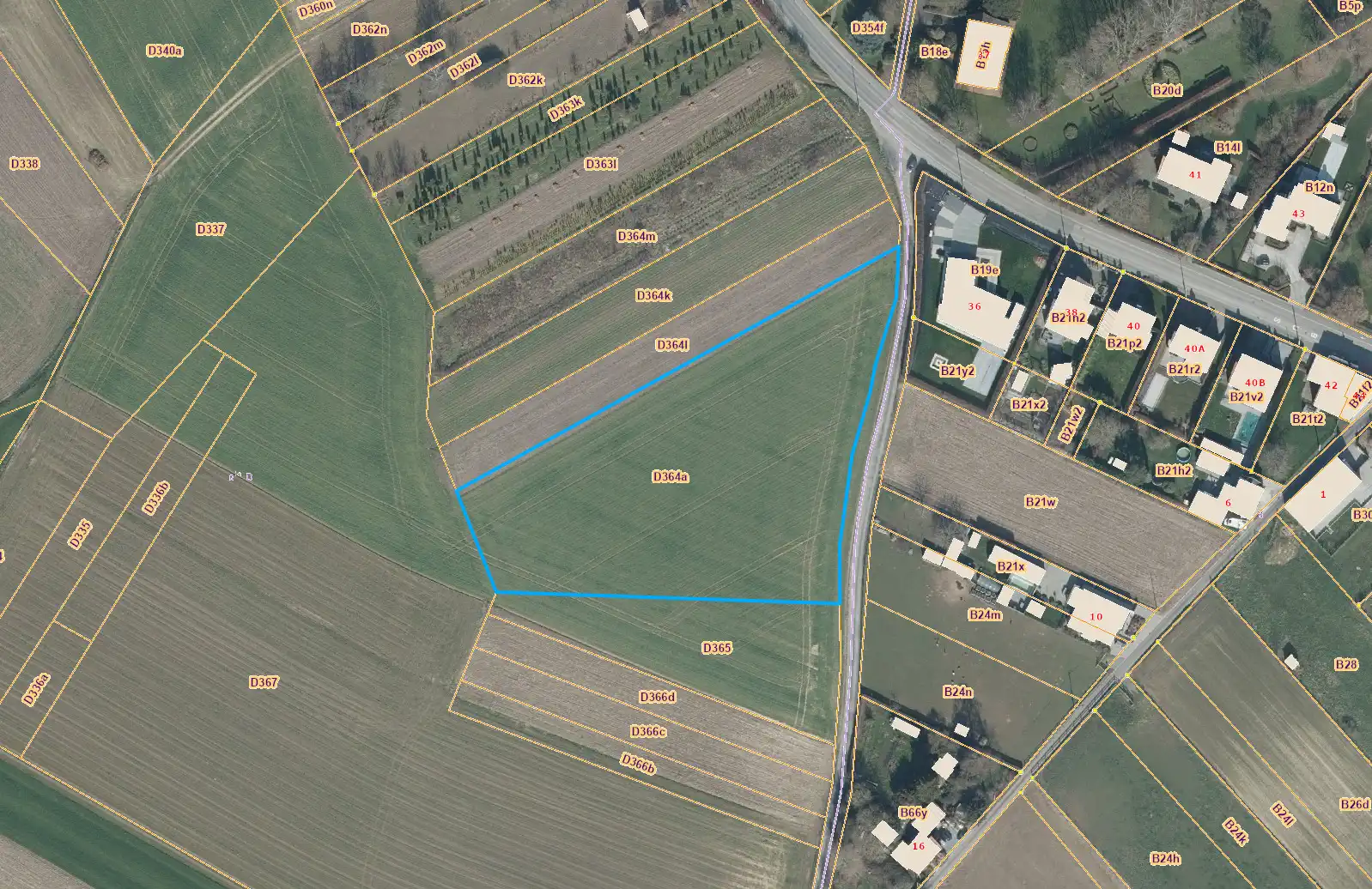 Landbouwgrond te Roosdaal met een oppervlakte van 9.160m² foto {{pictureIndex}}
