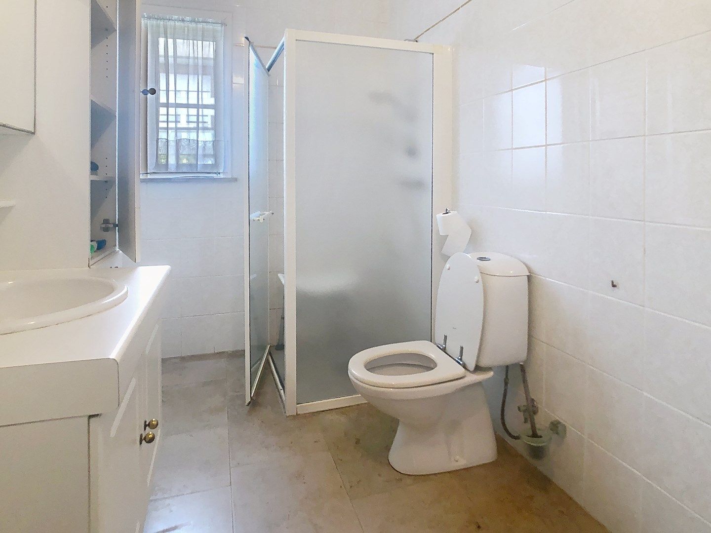 Prachtig gelegen, gelijkvloerse woning met 3 grote slaapkamers en garage op 1107m². foto 8