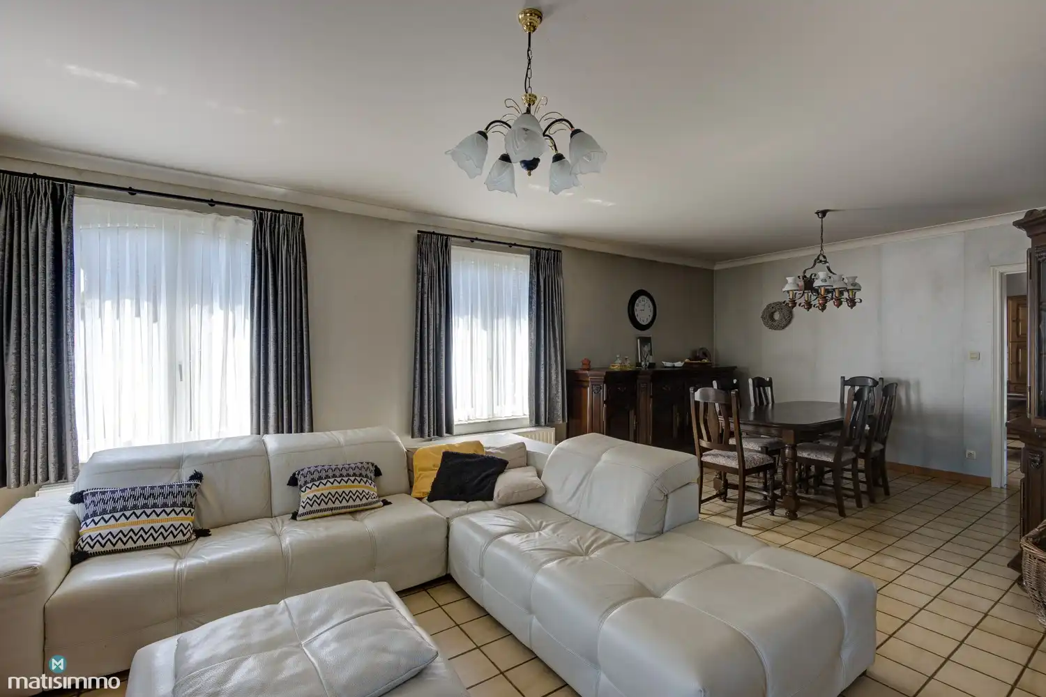 VERZORGDE EN VOLLEDIG GELIJKVLOERS INGERICHTE GEZINSWONING MET 3 SLAAPKAMERS EN TUIN IN RIEMST foto 6