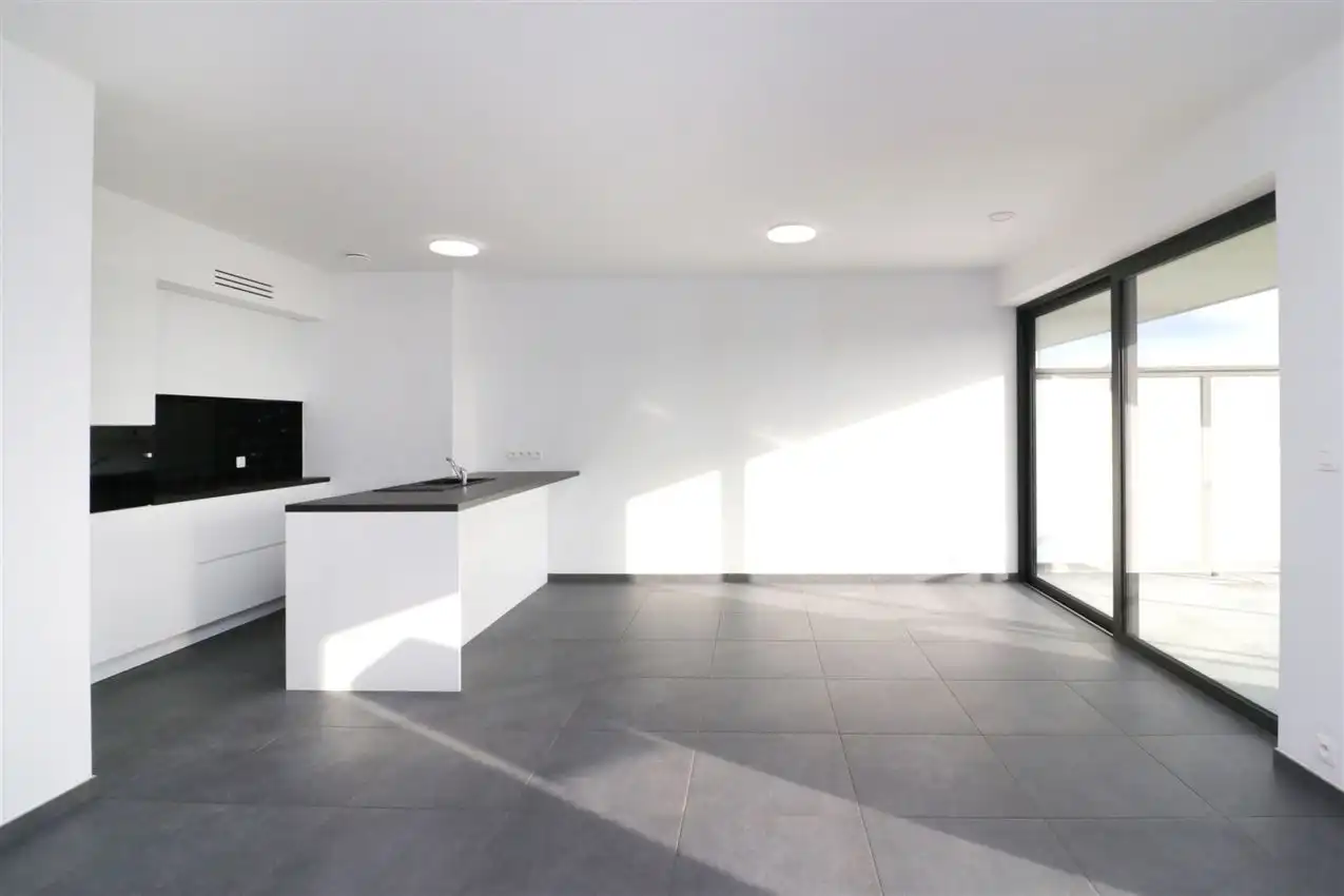 Zonnig appartement, zuidterras, twee slpk, autostaanplaats op gunstige locatie foto 8