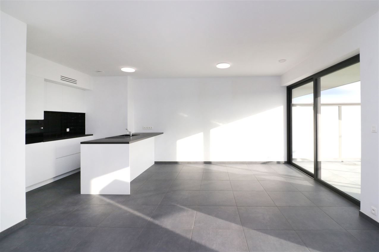 Zonnig appartement, zuidterras, twee slpk, autostaanplaats op gunstige locatie foto 8