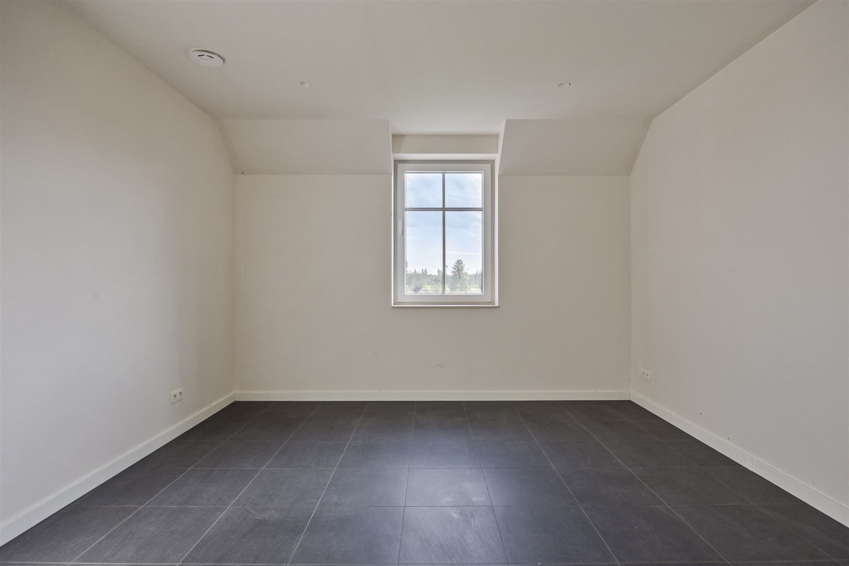 Uitzonderlijke nieuwbouwwoning in landelijke stijl foto 17