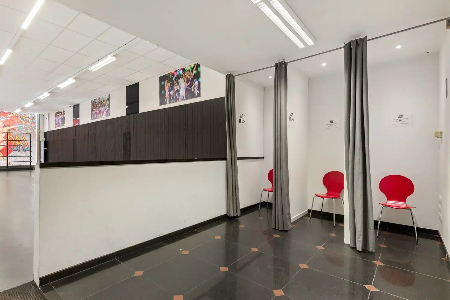 Handelspand met ruime showroom en parking op commerciële ligging te Kontich foto 10