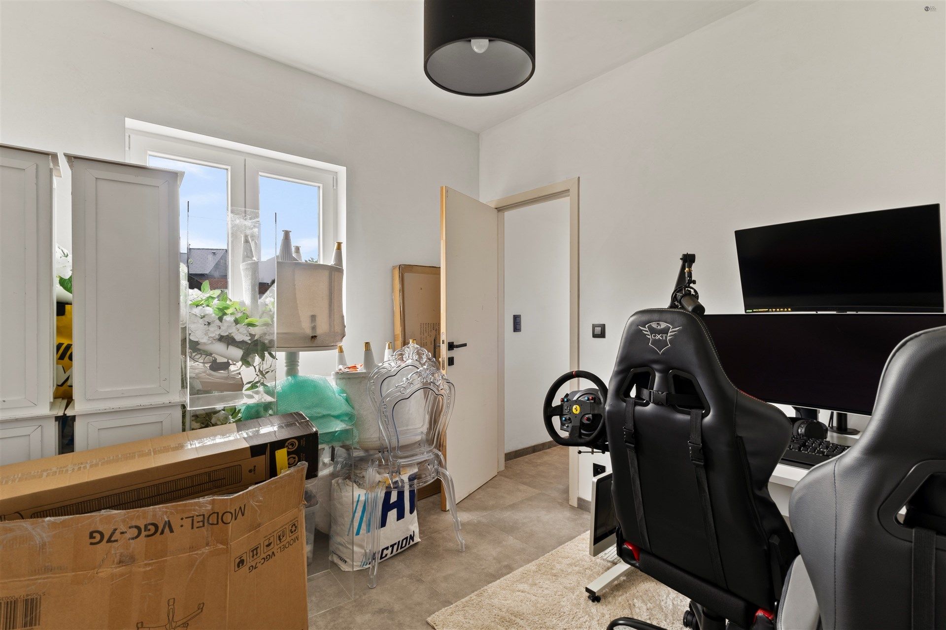 Centaal gelegen bungalow op 667m² grond foto 14