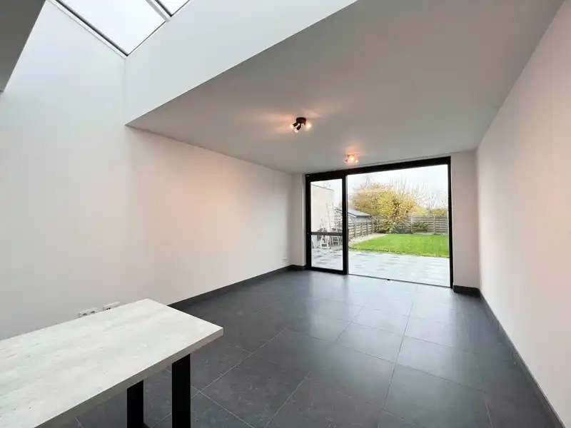 Gerenoveerde woning te huur met 4 slaapkamers te Vlamertinge! foto 6