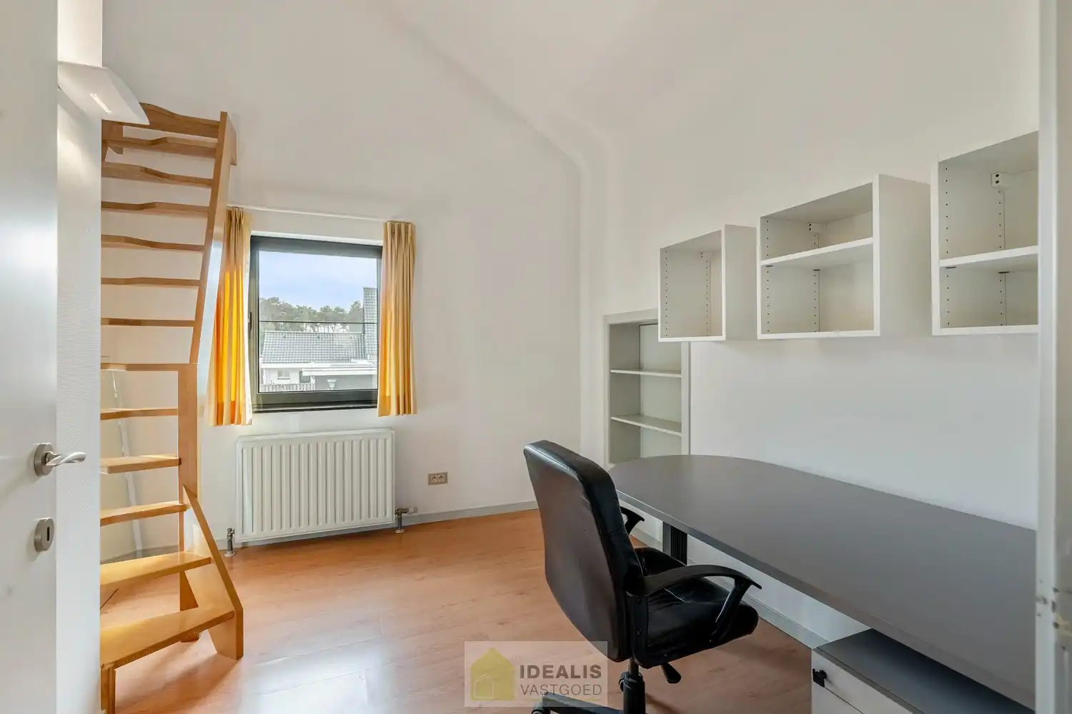 EXTRA RUIME VILLA MET EEN PRACHTIG LICHTRIJKE LEEFRUIMTE, RUIME KEUKEN, 4 SLAAPKAMERS, 2 BADKAMERS EN EEN RUIM PRAKTIJK/KANTOORGEDEELTE OP EEN RIANT EN CENTRAAL PERCEEL VAN MAAR LIEFST 16A 27CA OP EEN GUNSTIGE LOCATIE NABIJ HET CENTRUM VAN ACHEL! foto 33