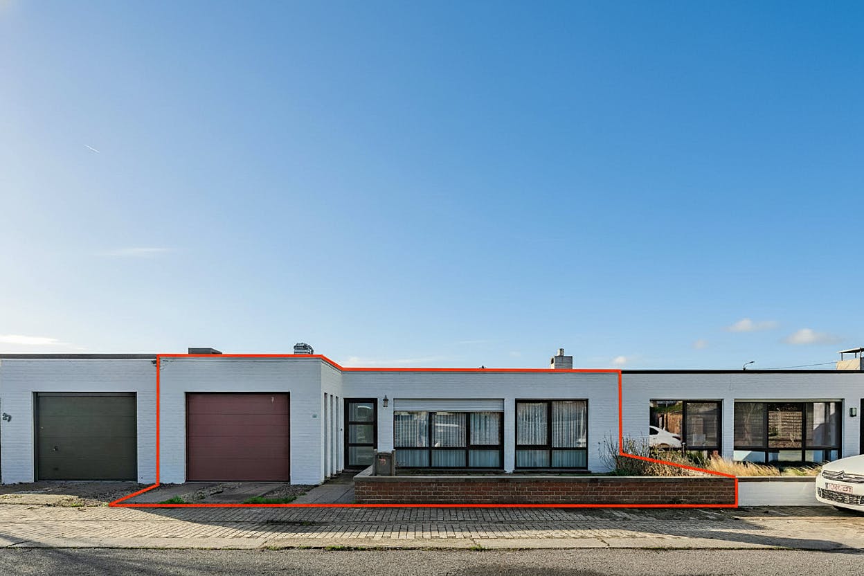 Hoofdfoto van de publicatie: Bungalow met zonnige tuin te koop te Westende!