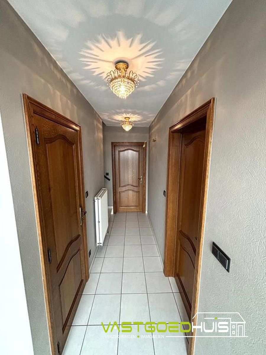 Instapklare halfopen bebouwing met 4 slaapkamers!  foto 2