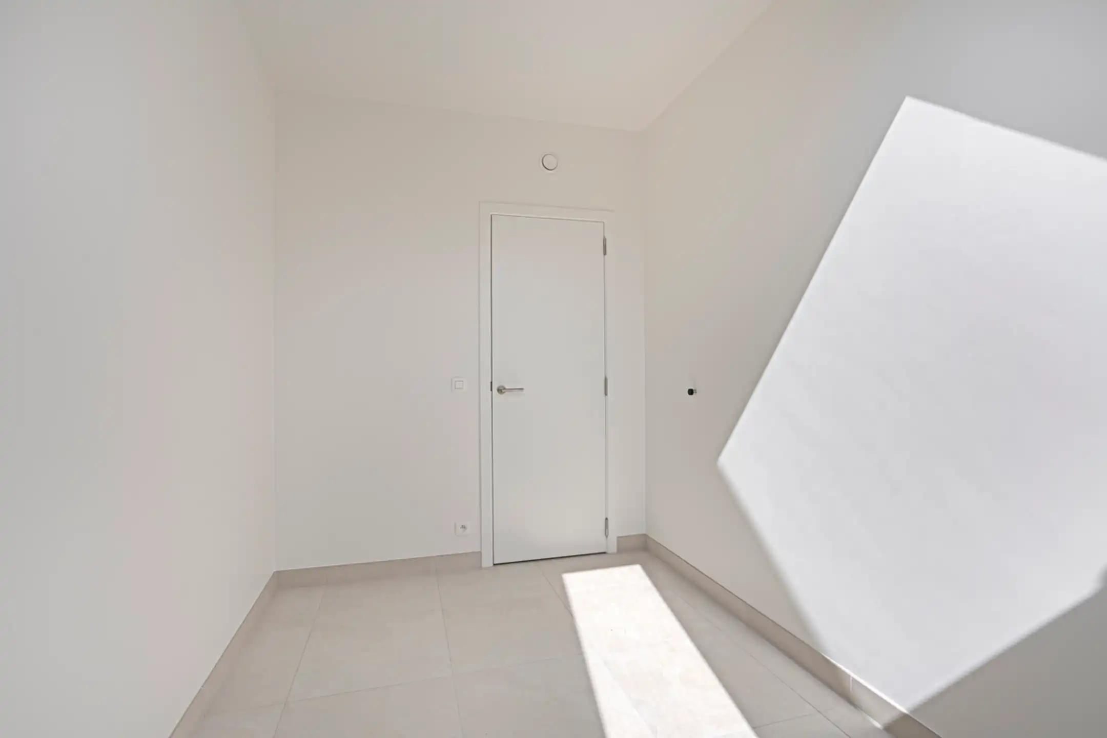 Nieuw appartement met 2 slaapkamers in een ideale omgeving foto 23