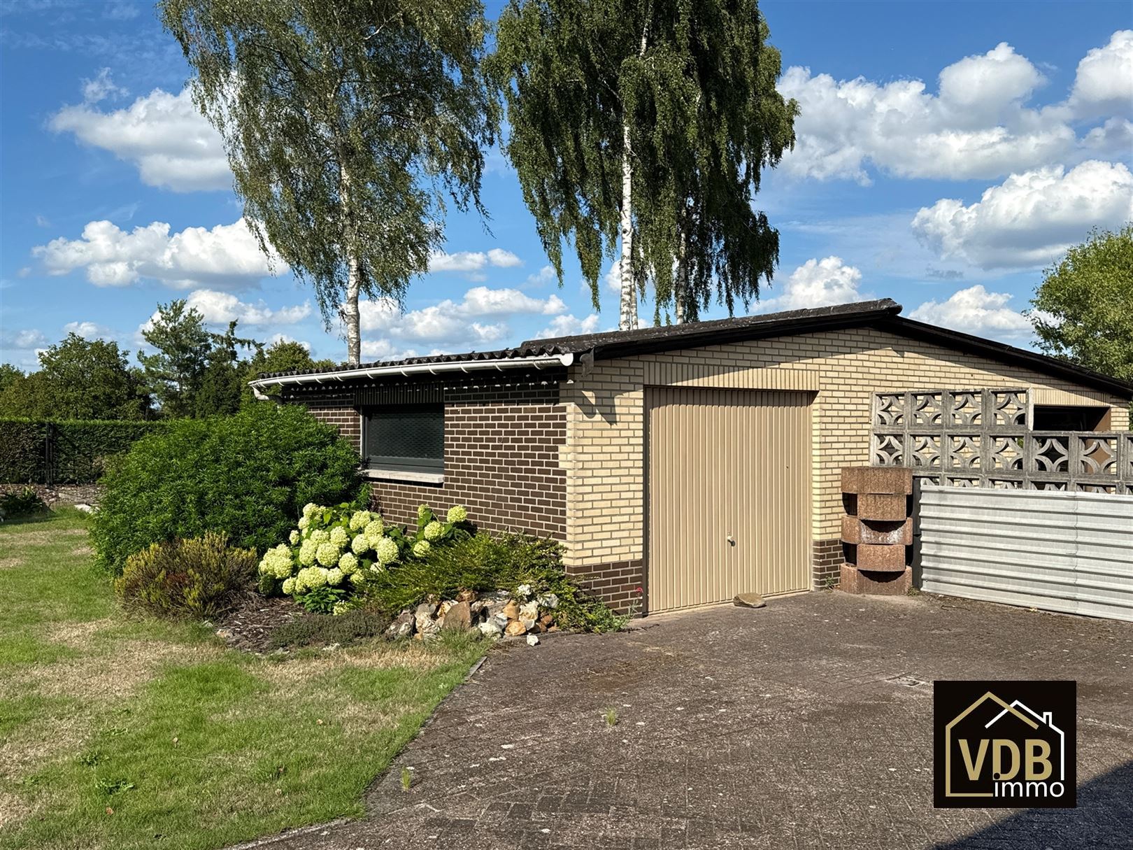BUNGALOW -  WONING MET 3 SLAAPKAMERS EN 2 GARAGES foto 14
