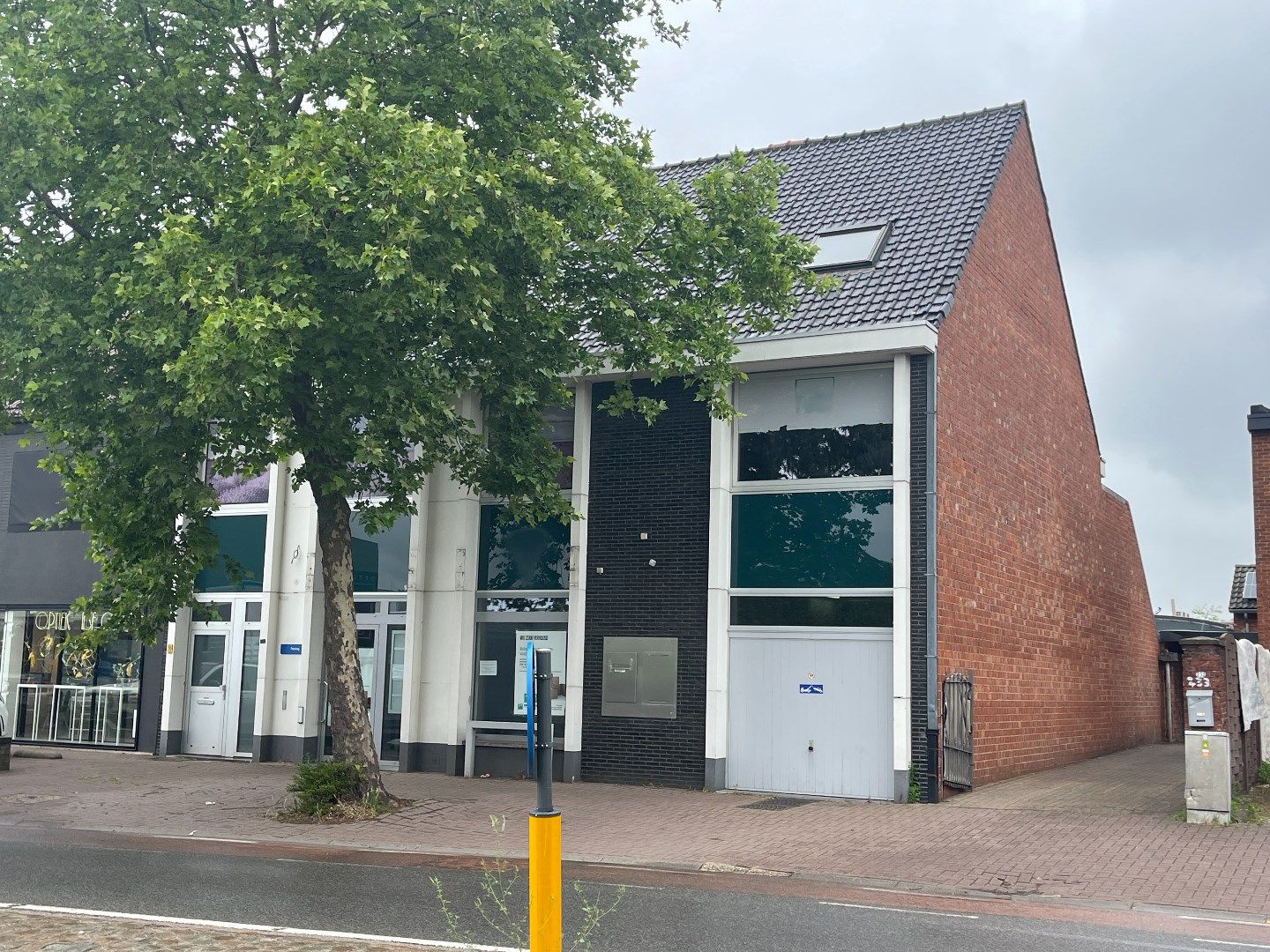 Kantoorgebouw 482m² op 3a85ca met tuin en garage op commerciële topligging foto 2