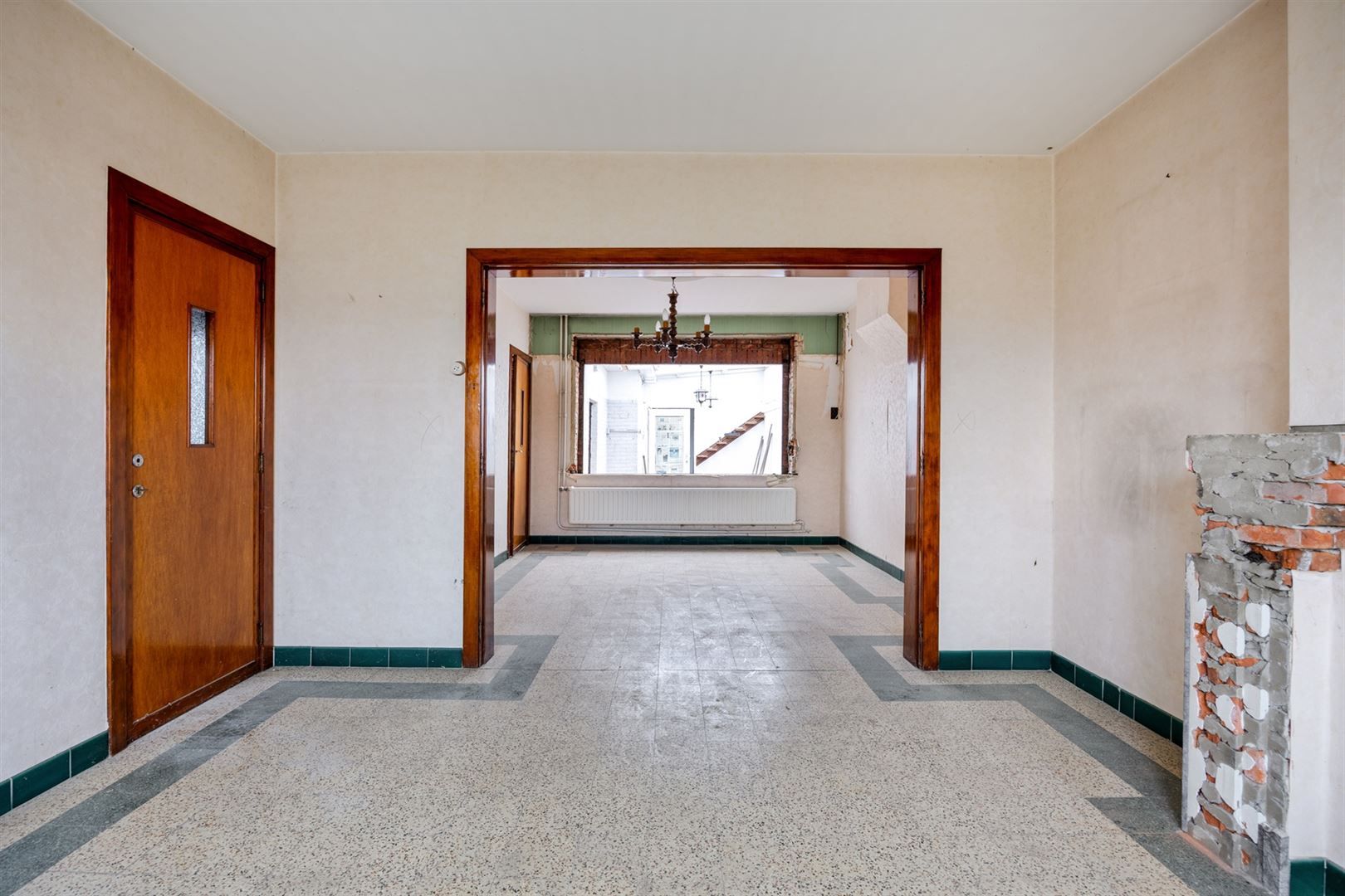 TE KOOP: Te renoveren woning met centrale ligging te Paal!  foto 4