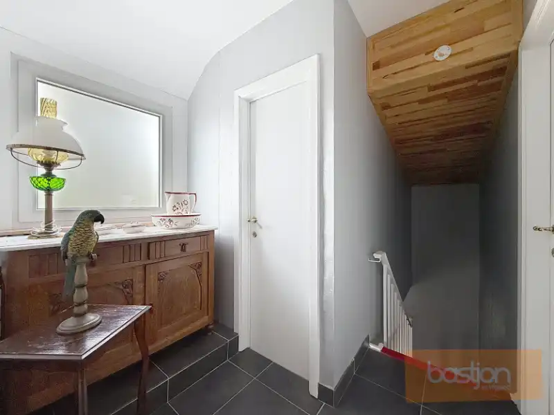 Halfopen bebouwing in rustige, doodlopende straat foto 11