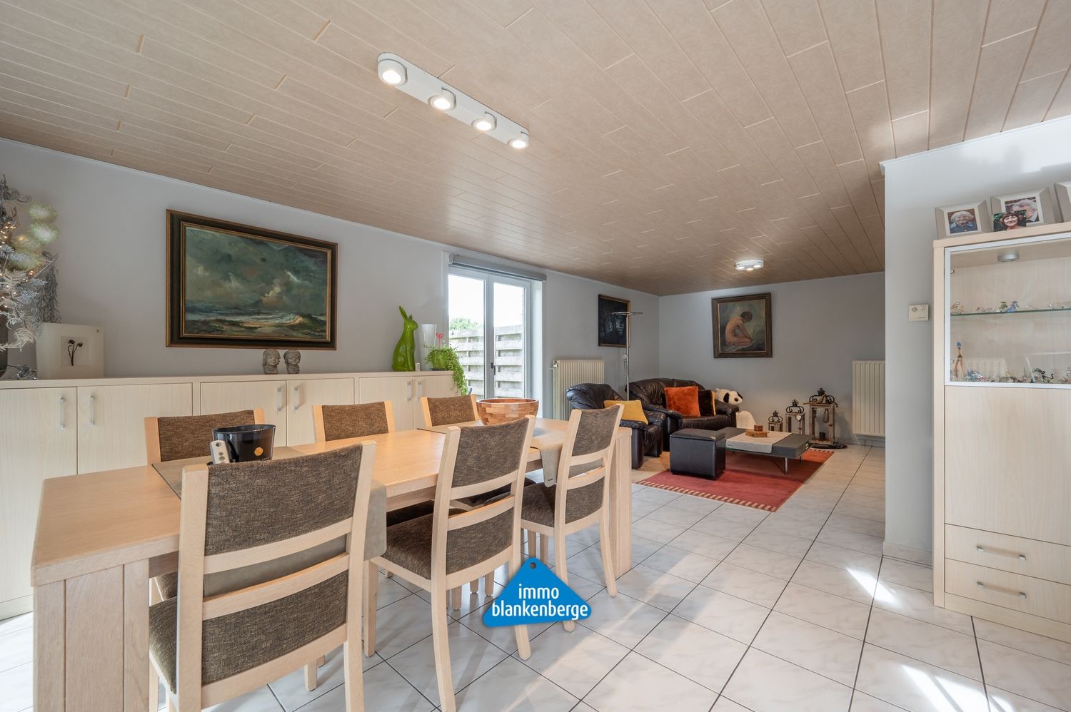 Ruime villa met zonnige tuin en moderne veranda op wandelafstand van de zee foto 12