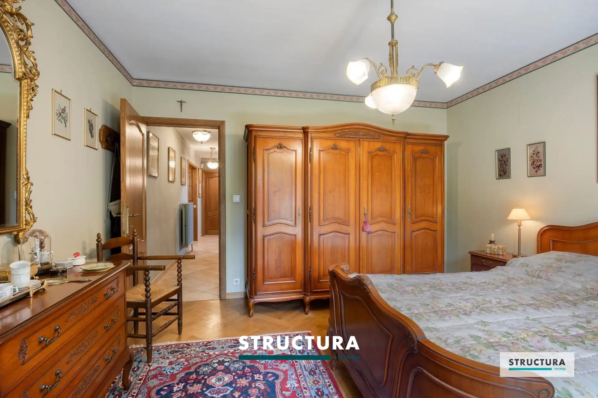 Karaktervolle en ruime villa met 4 slaapkamers en twee badkamers met sterke bouwkwaliteit op een uitstekende locatie foto 15