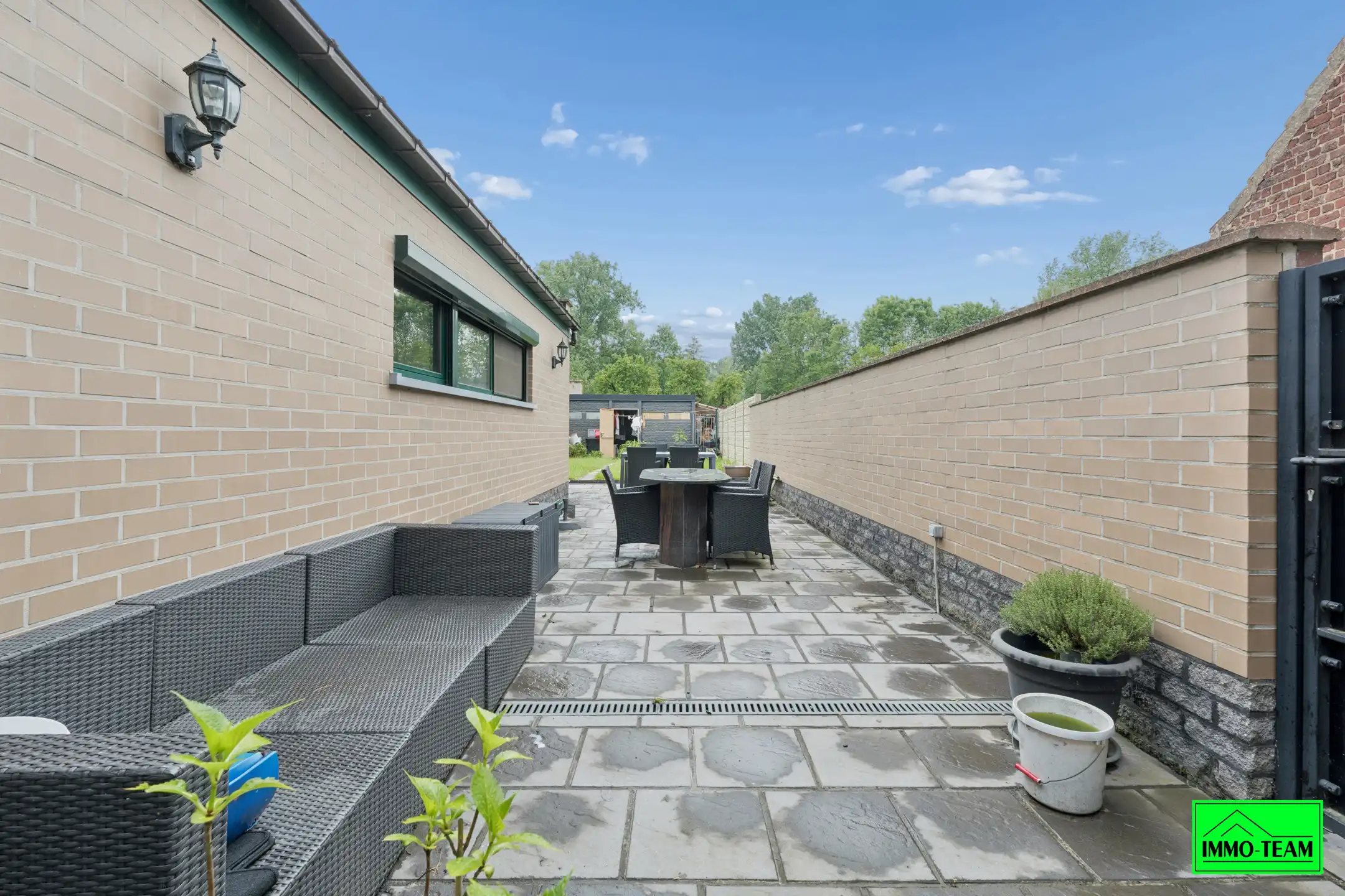  Volledig gerenoveerde en instapklare 2-gevelwoning  foto 24