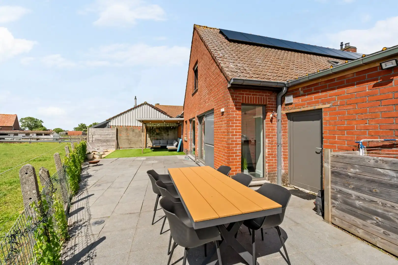 Instapklare halfopen woning met garage, tuin en bijgebouw in Moorsele foto 8