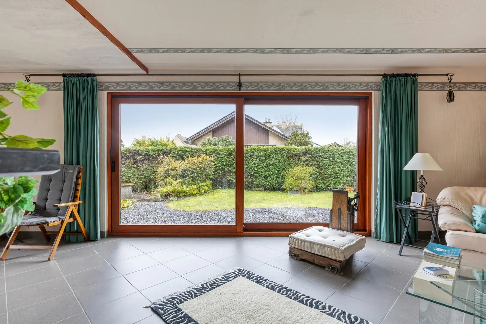 Ruim gelijkvloers appartement met grote tuin in een residentiële wijk ! foto 12