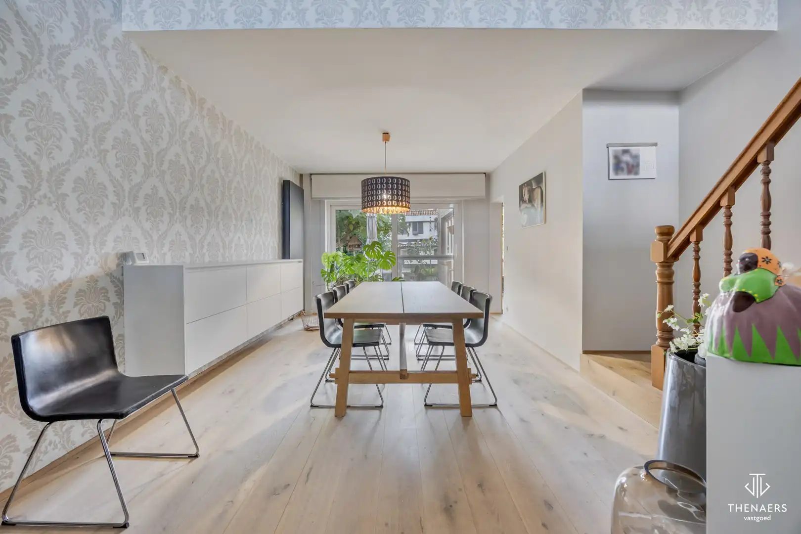 Ruime halfopen gezinswoning met 194 m² woonoppervlakte, drie slaapkamers en aangename tuin in Heers. foto 3